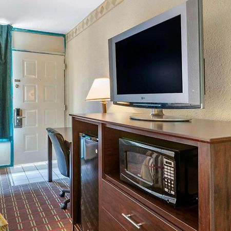 Rodeway Inn New Port Richey Extérieur photo