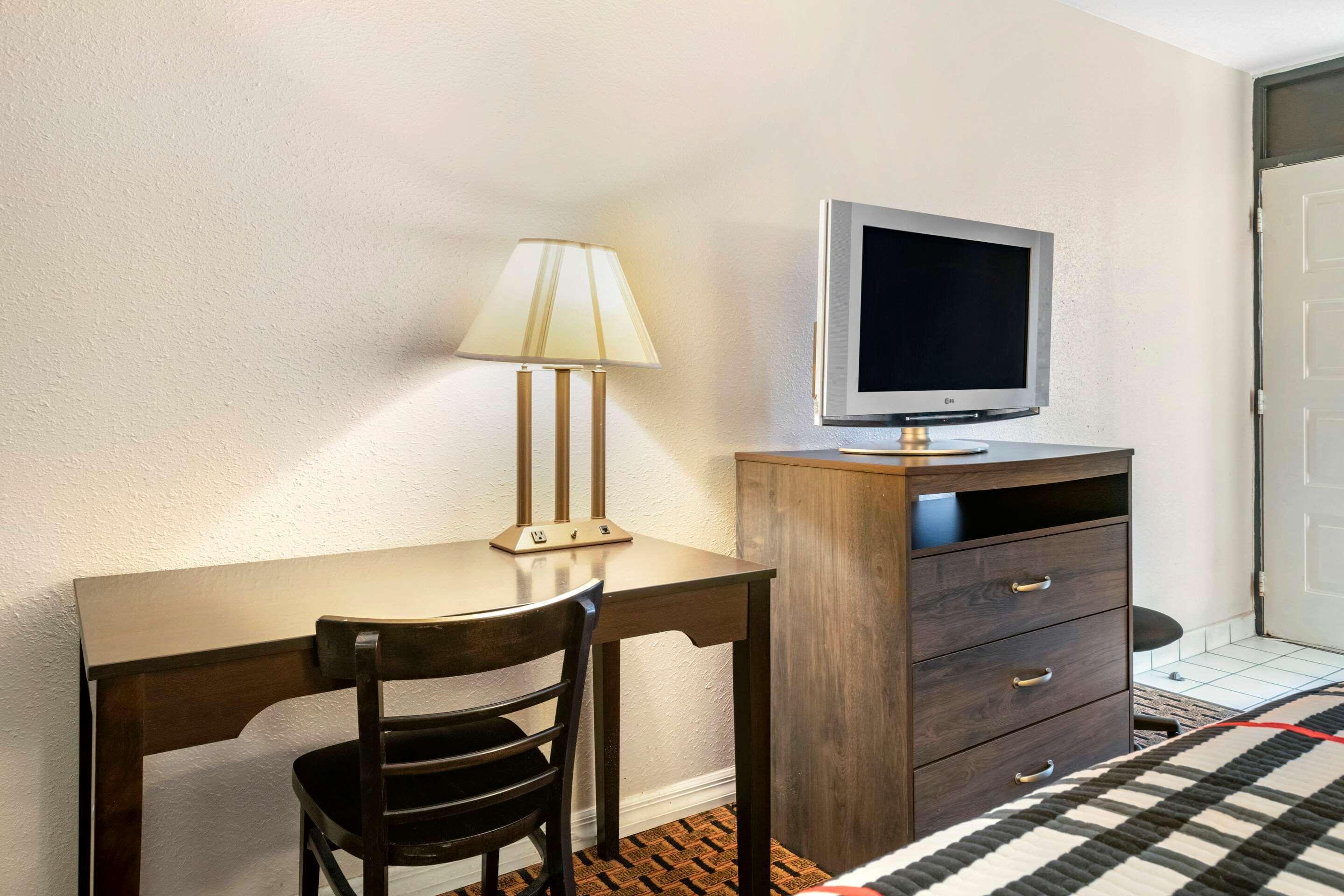Rodeway Inn New Port Richey Extérieur photo