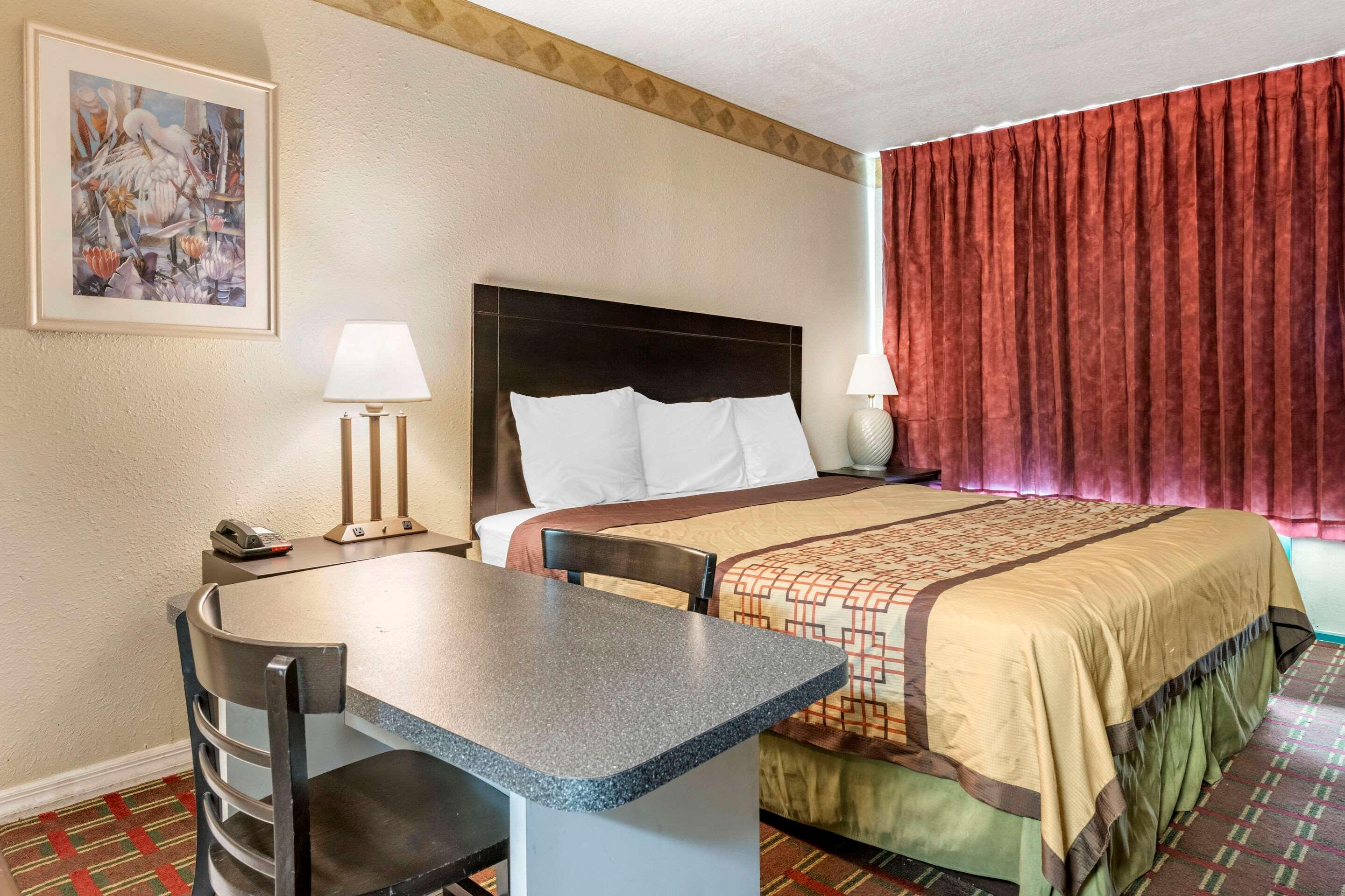 Rodeway Inn New Port Richey Extérieur photo