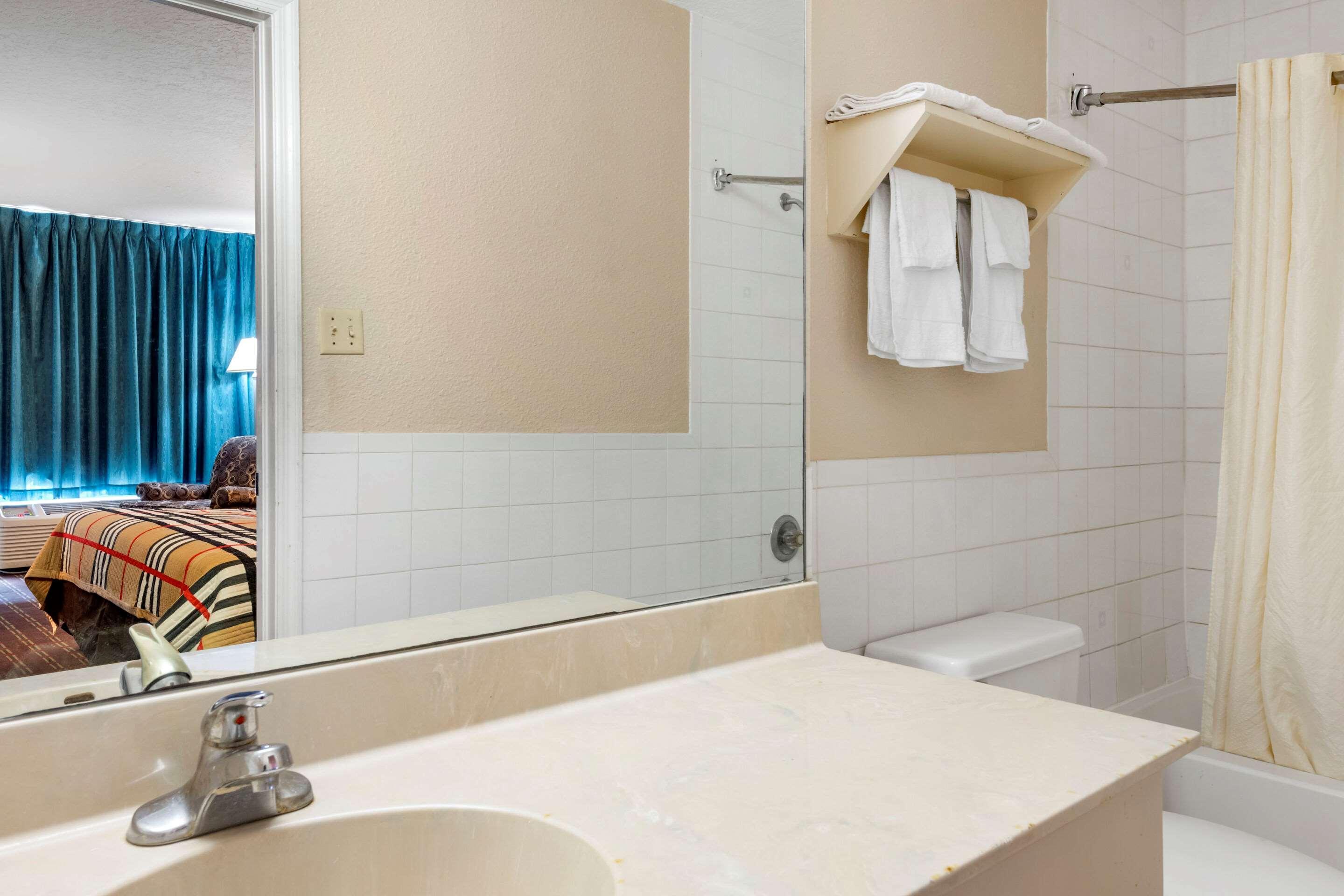 Rodeway Inn New Port Richey Extérieur photo
