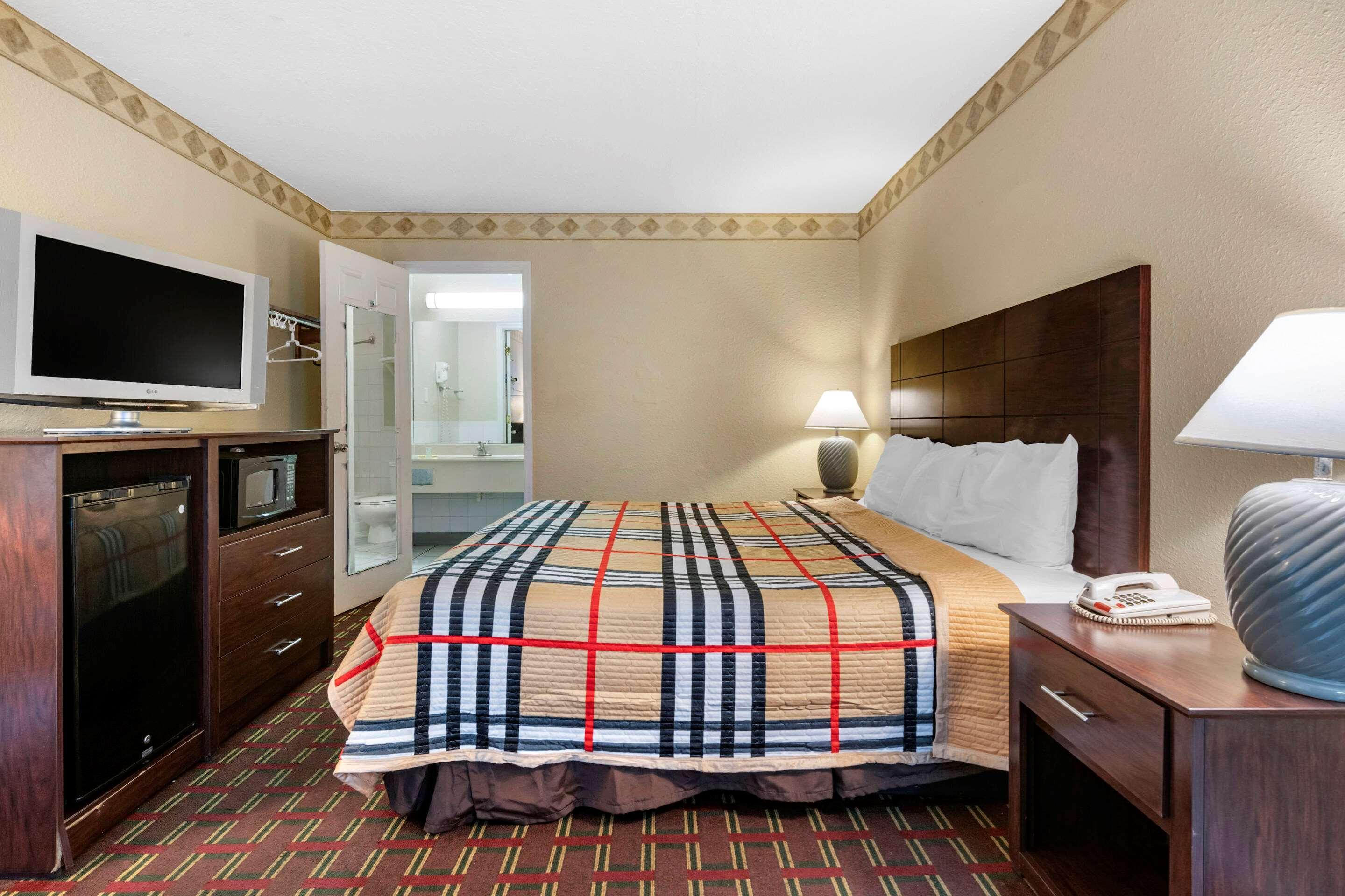 Rodeway Inn New Port Richey Extérieur photo
