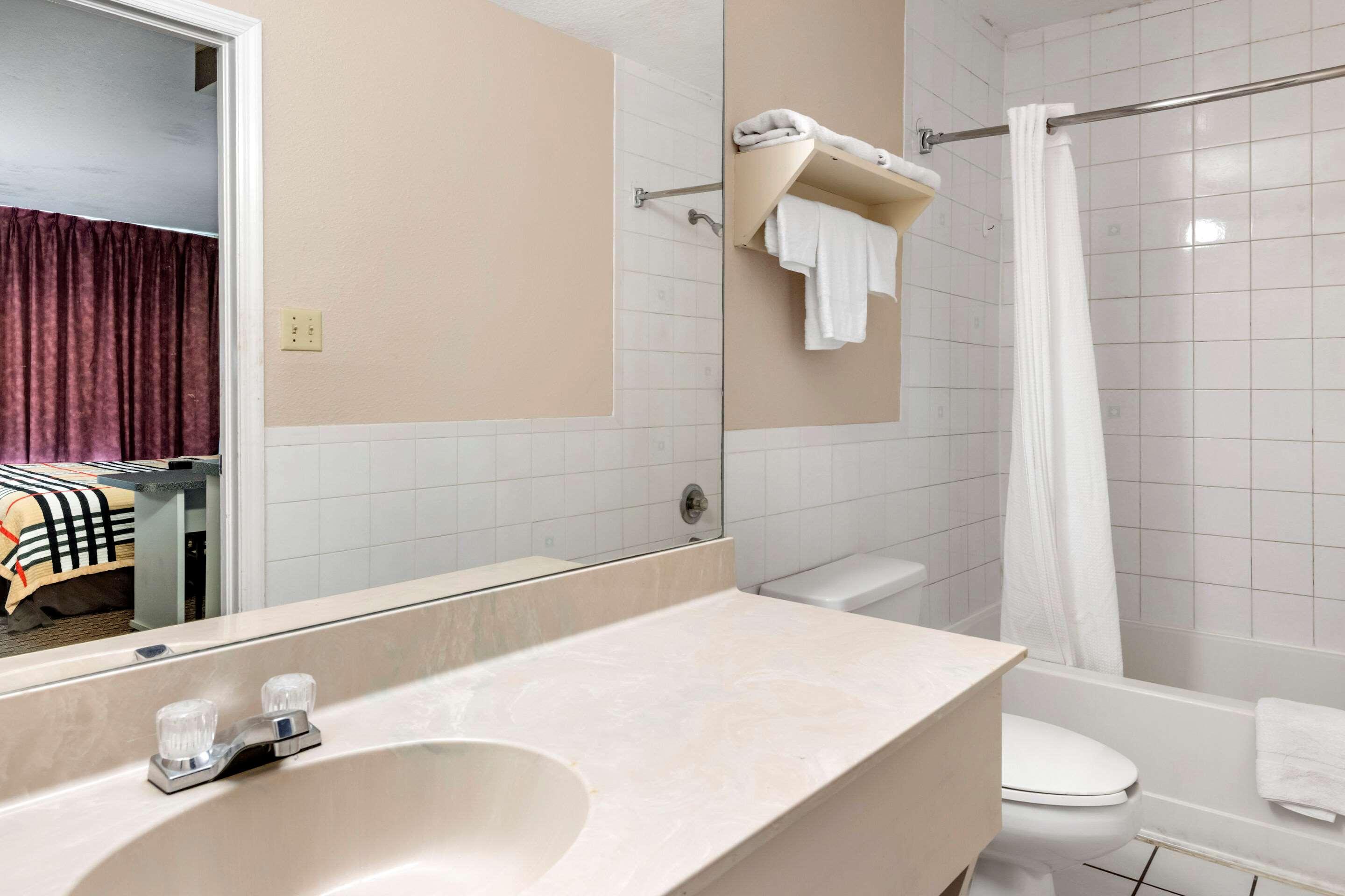 Rodeway Inn New Port Richey Extérieur photo