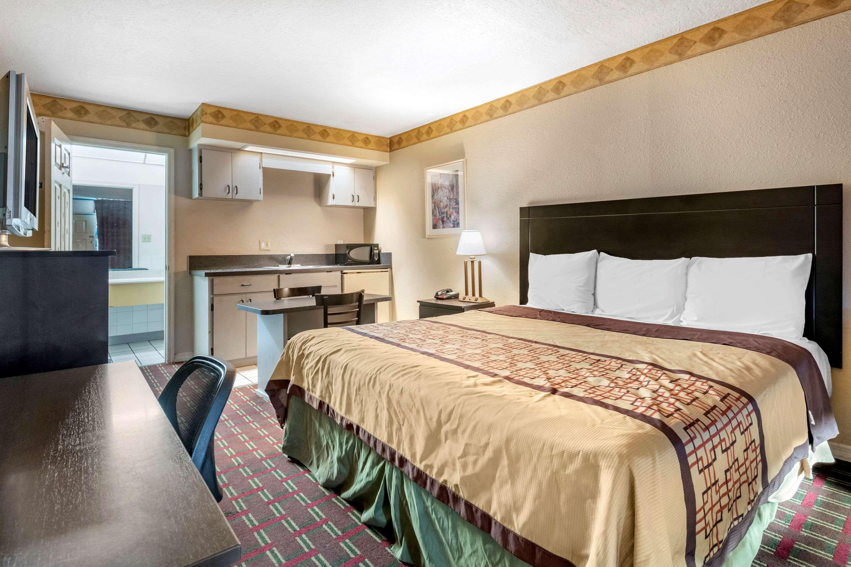 Rodeway Inn New Port Richey Extérieur photo