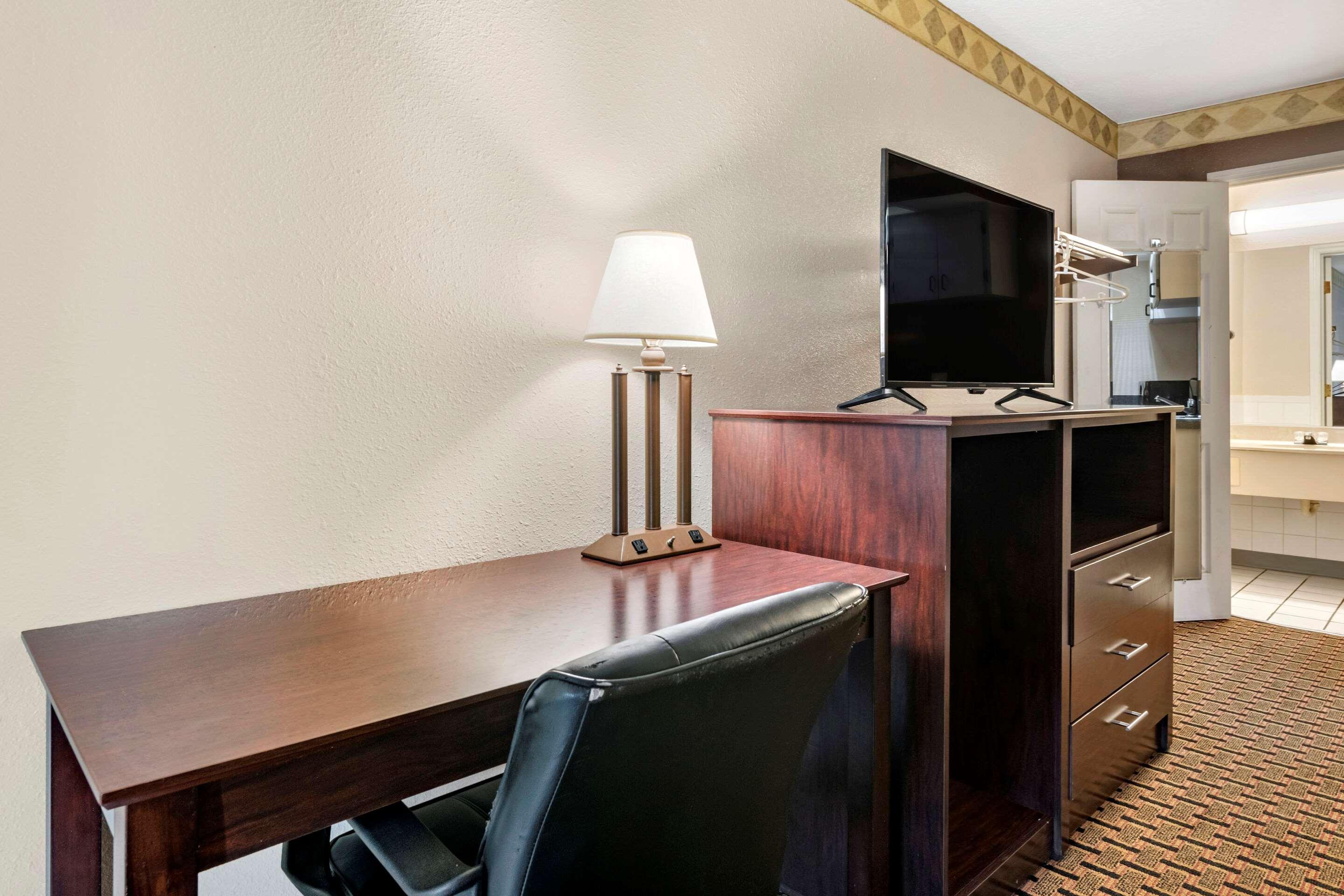 Rodeway Inn New Port Richey Extérieur photo