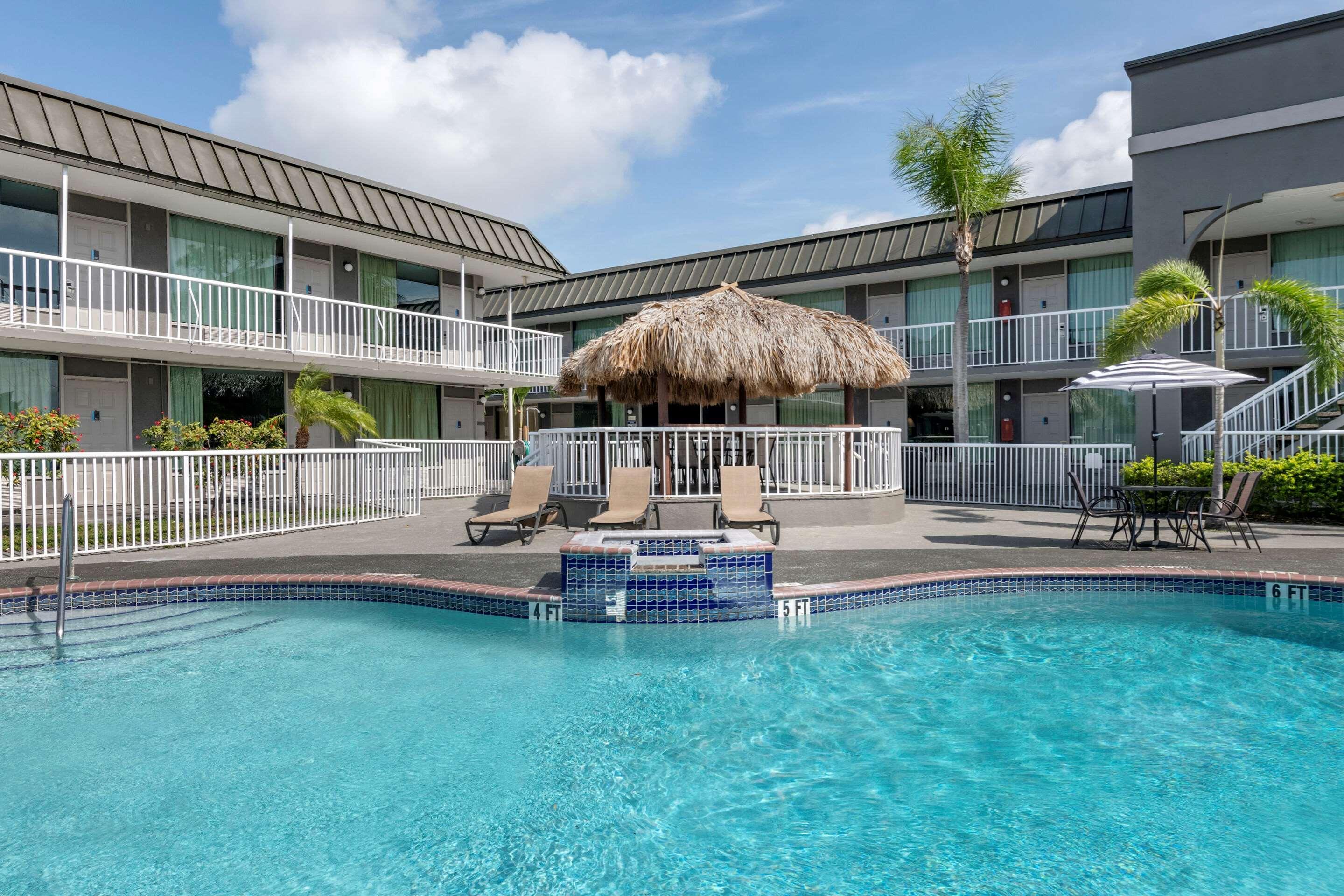 Rodeway Inn New Port Richey Extérieur photo