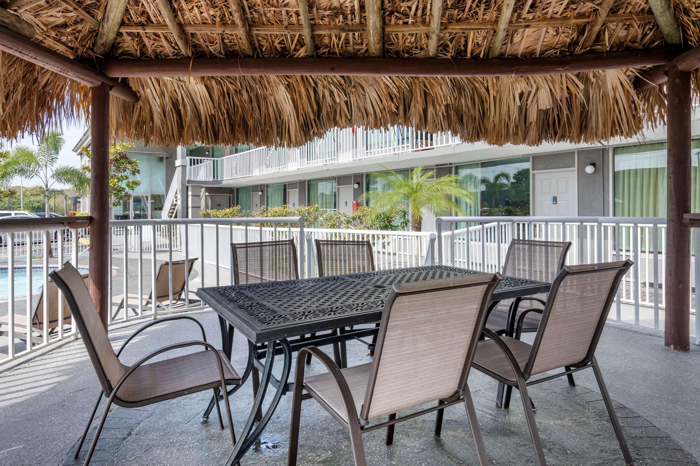 Rodeway Inn New Port Richey Extérieur photo