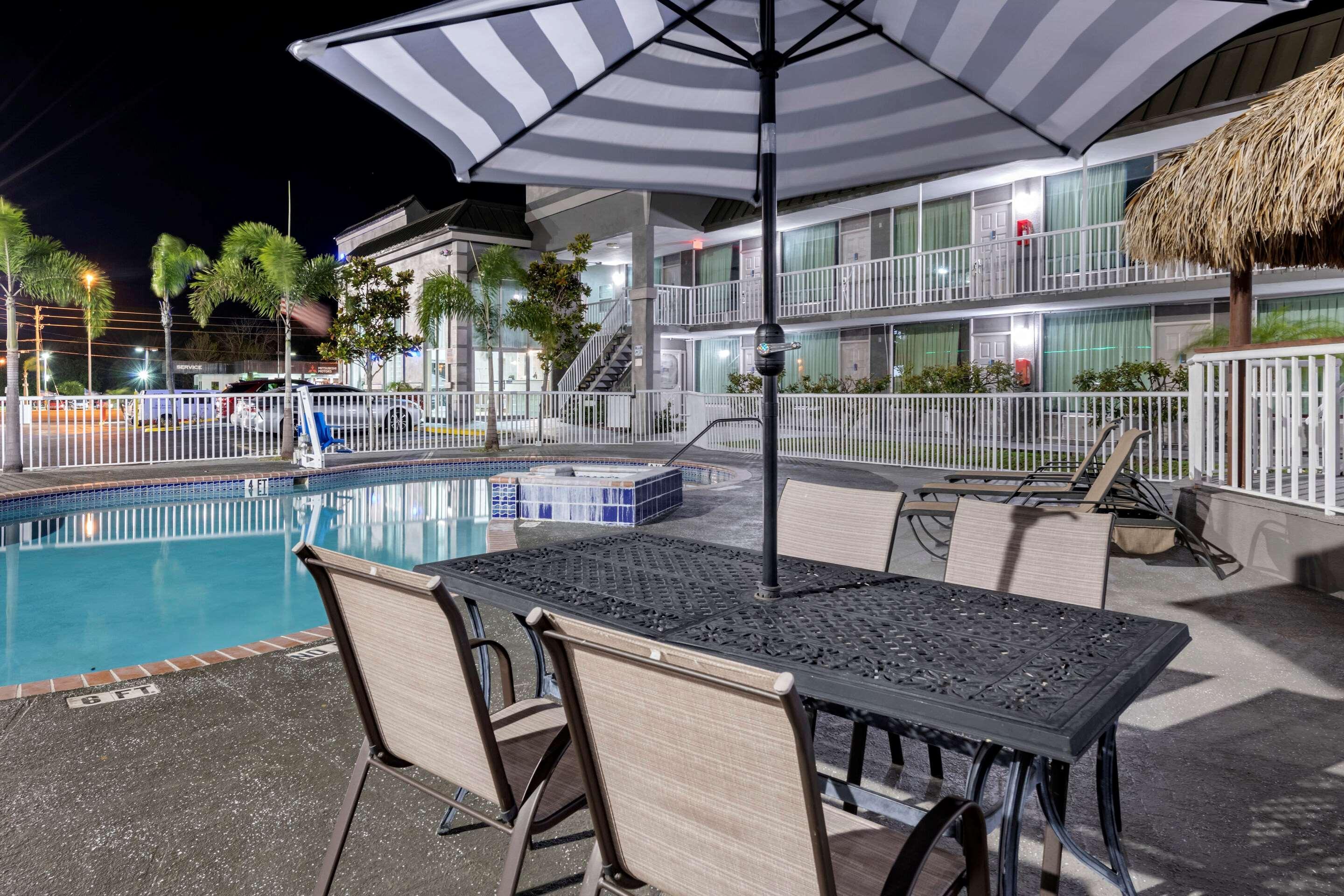 Rodeway Inn New Port Richey Extérieur photo