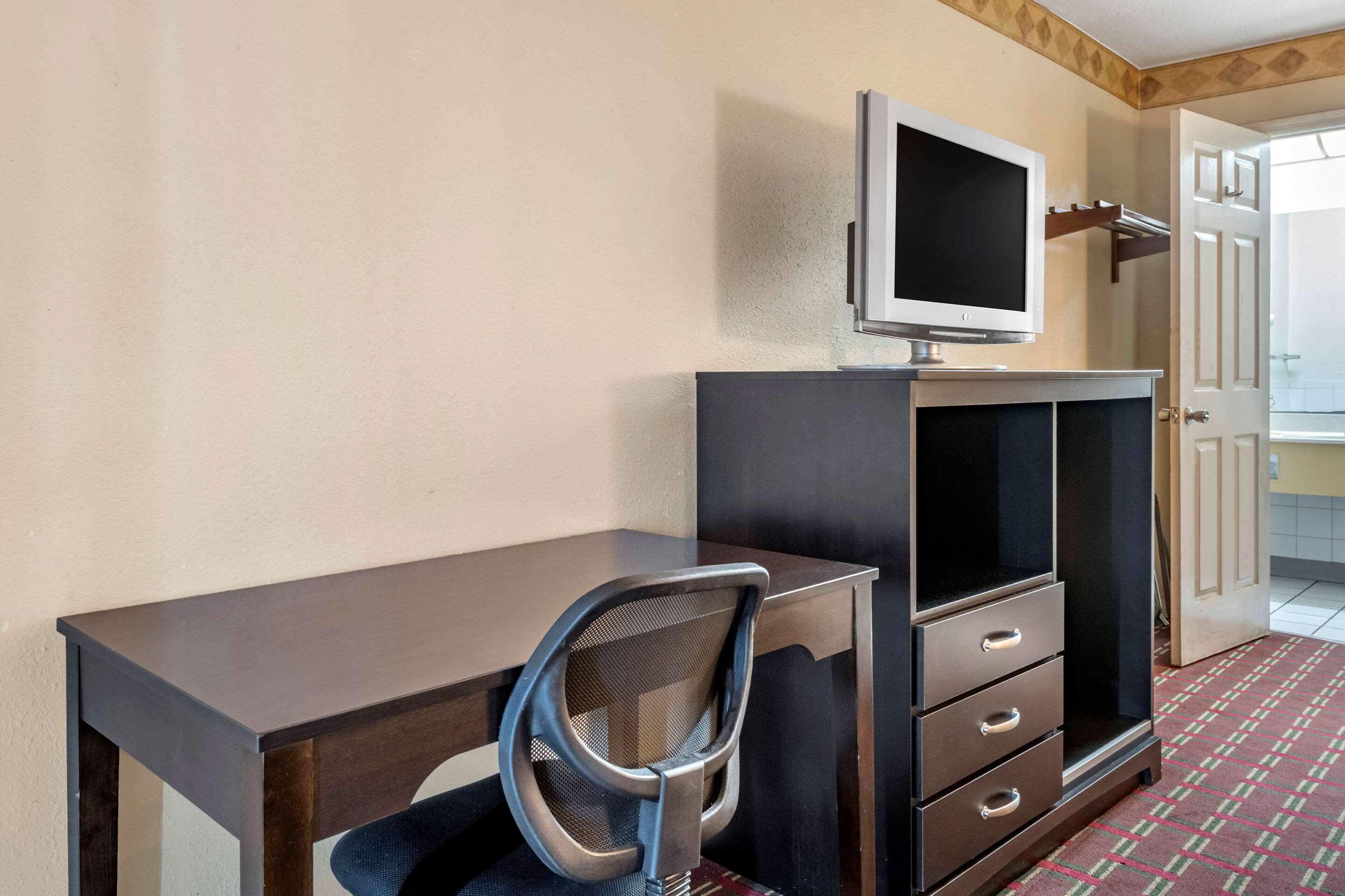 Rodeway Inn New Port Richey Extérieur photo