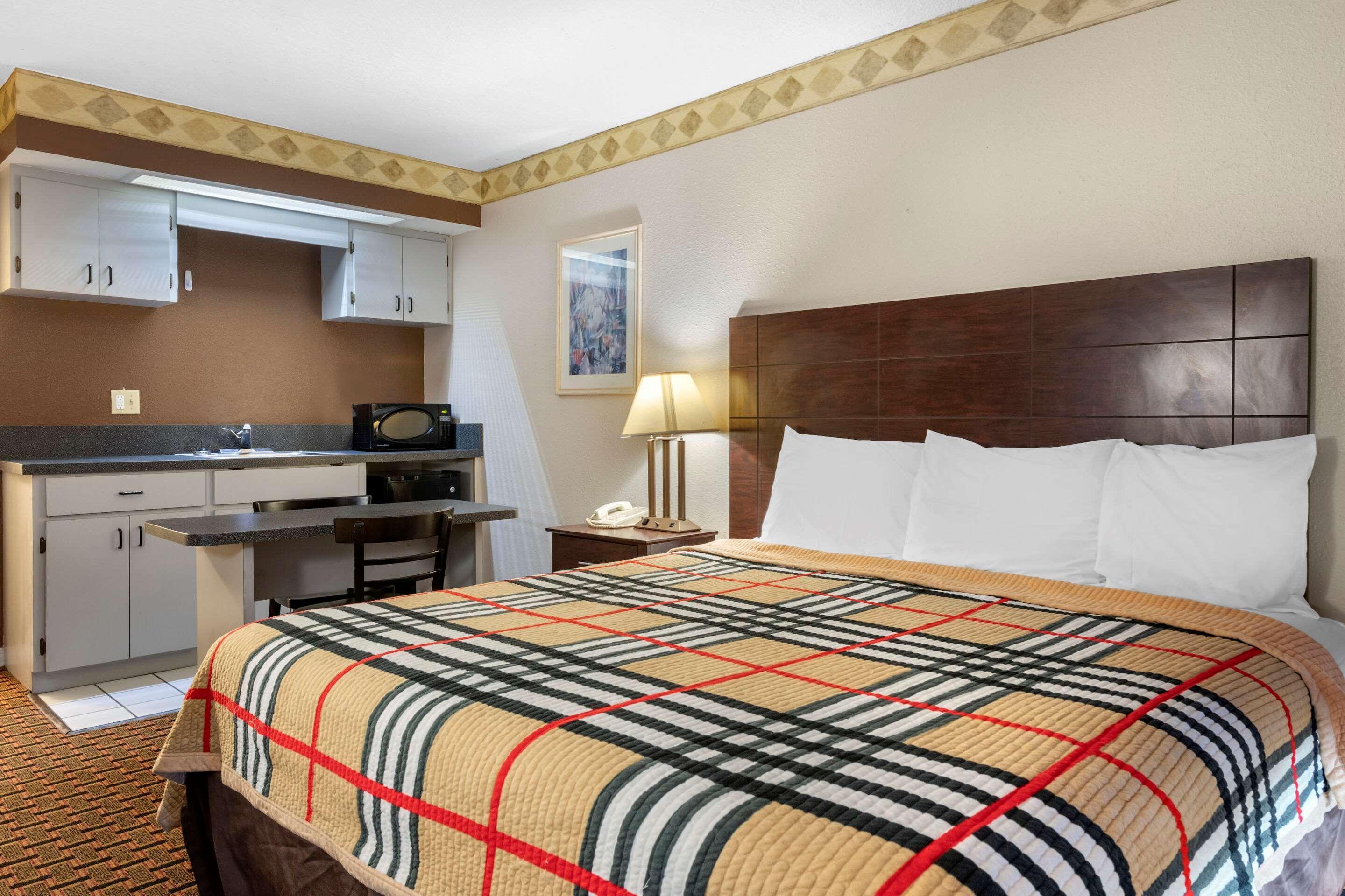 Rodeway Inn New Port Richey Extérieur photo