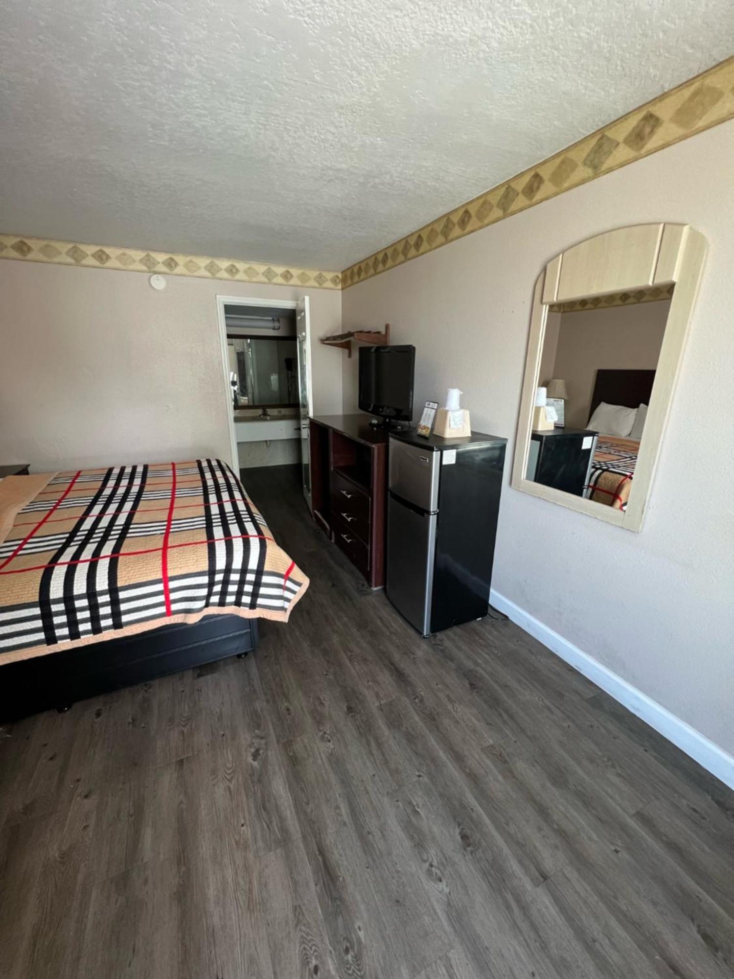 Rodeway Inn New Port Richey Extérieur photo