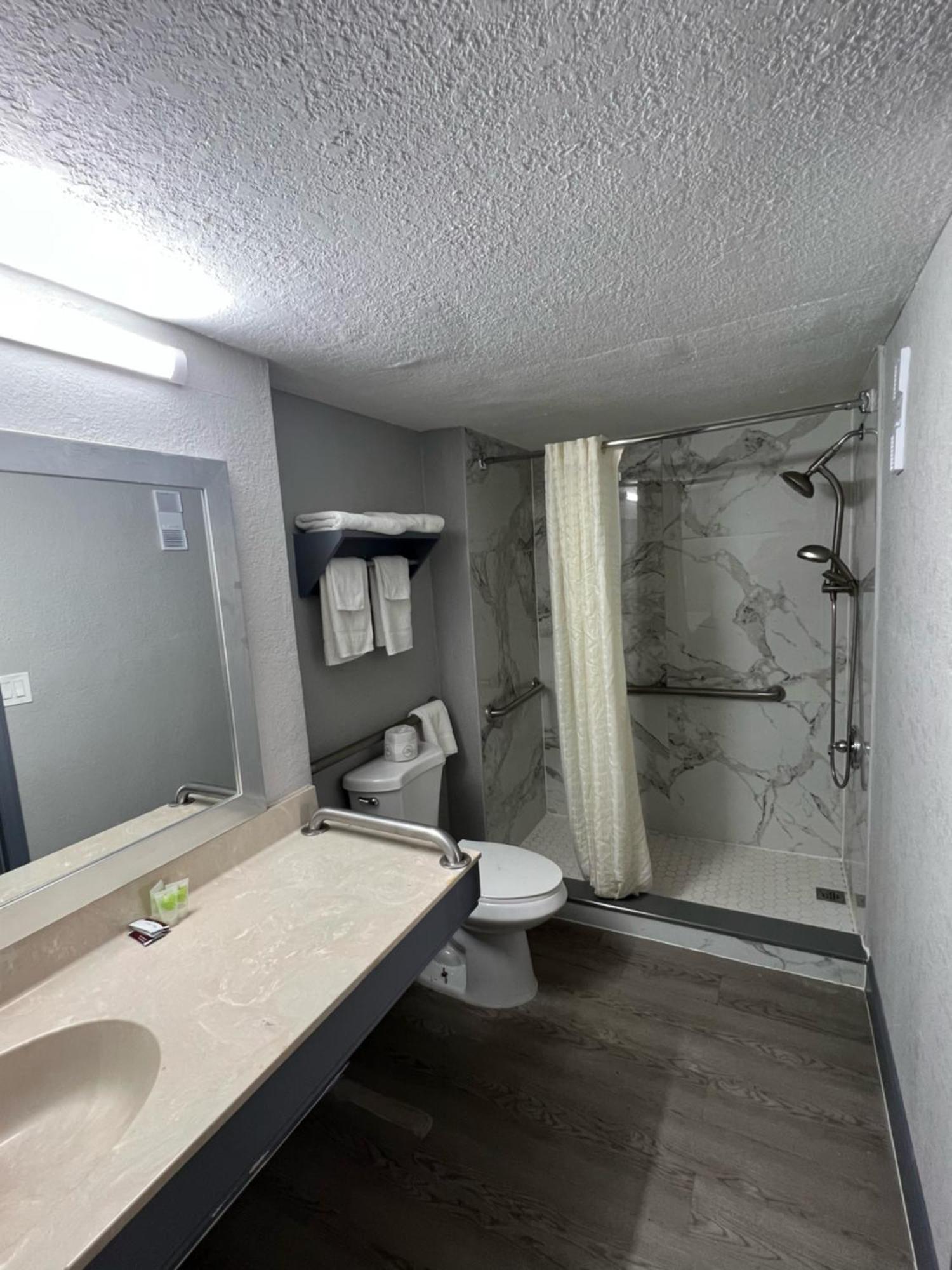 Rodeway Inn New Port Richey Extérieur photo