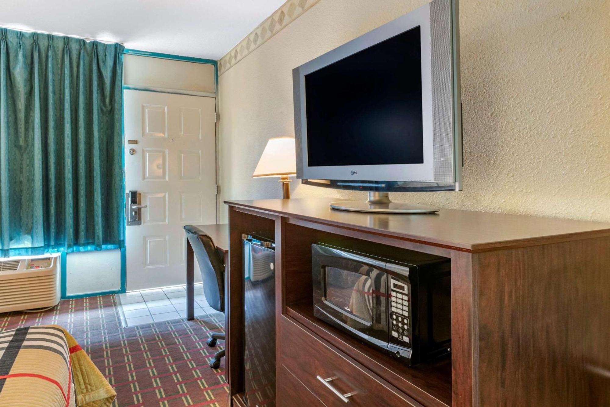 Rodeway Inn New Port Richey Extérieur photo
