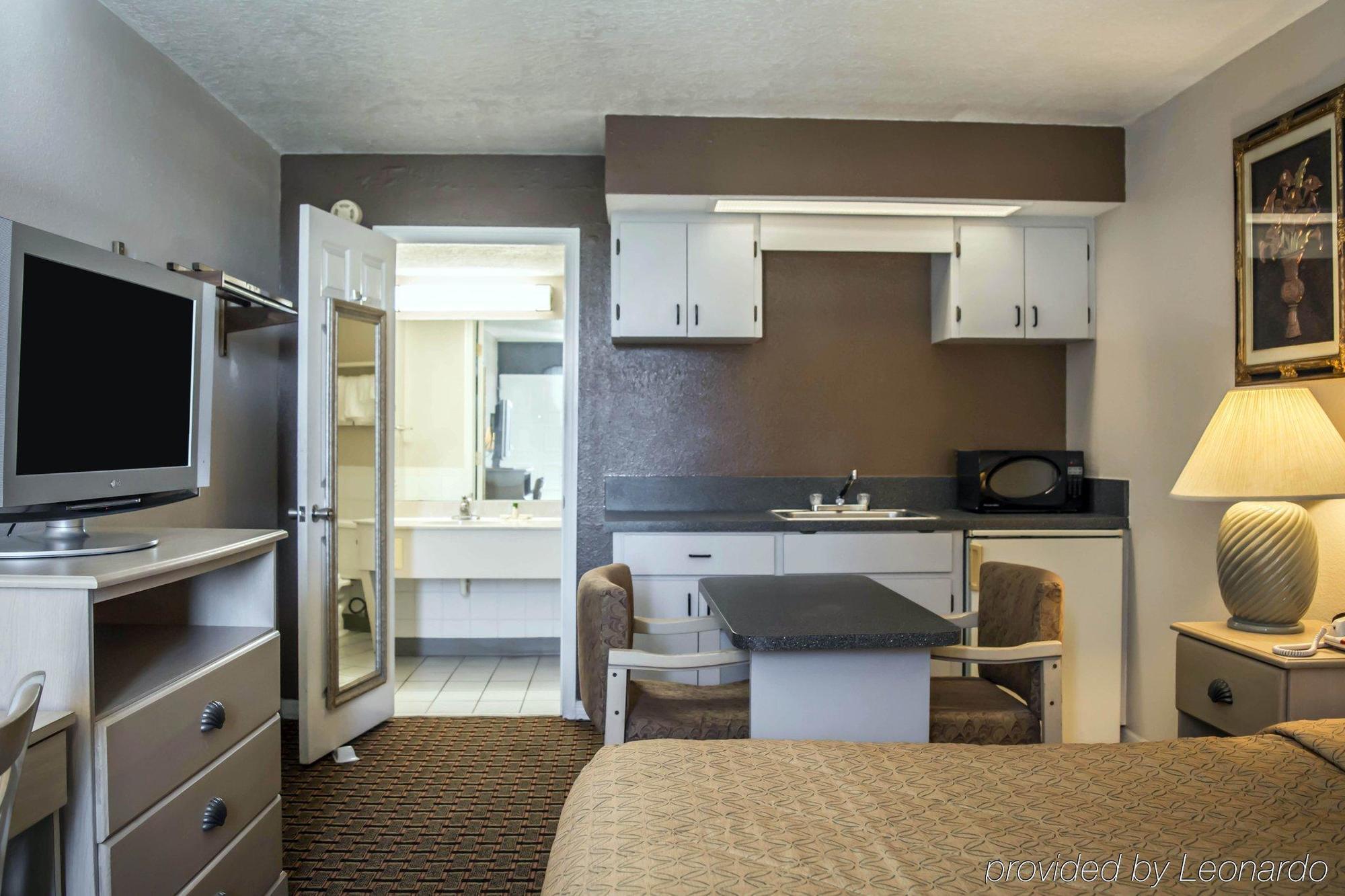 Rodeway Inn New Port Richey Extérieur photo