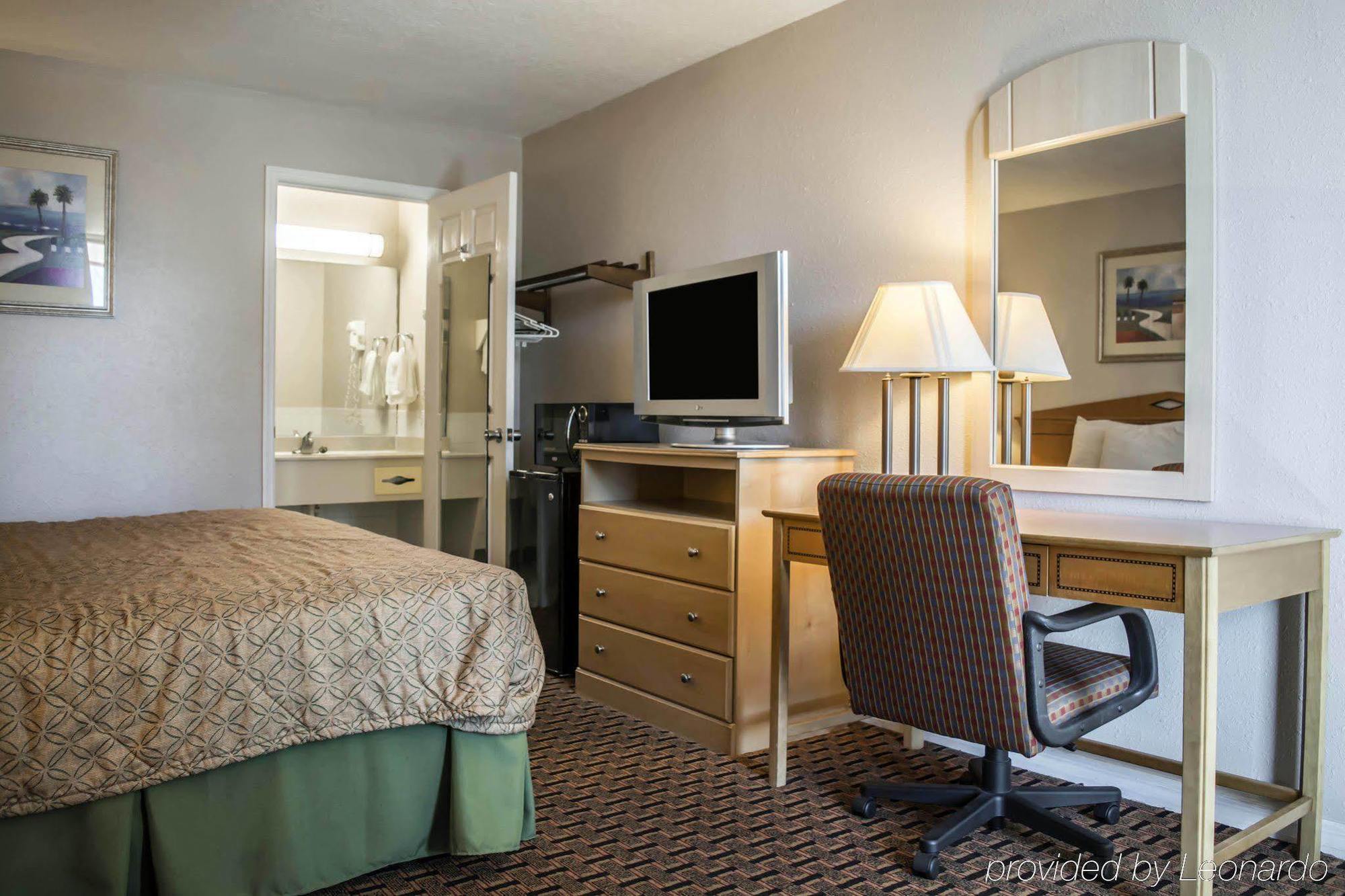 Rodeway Inn New Port Richey Extérieur photo