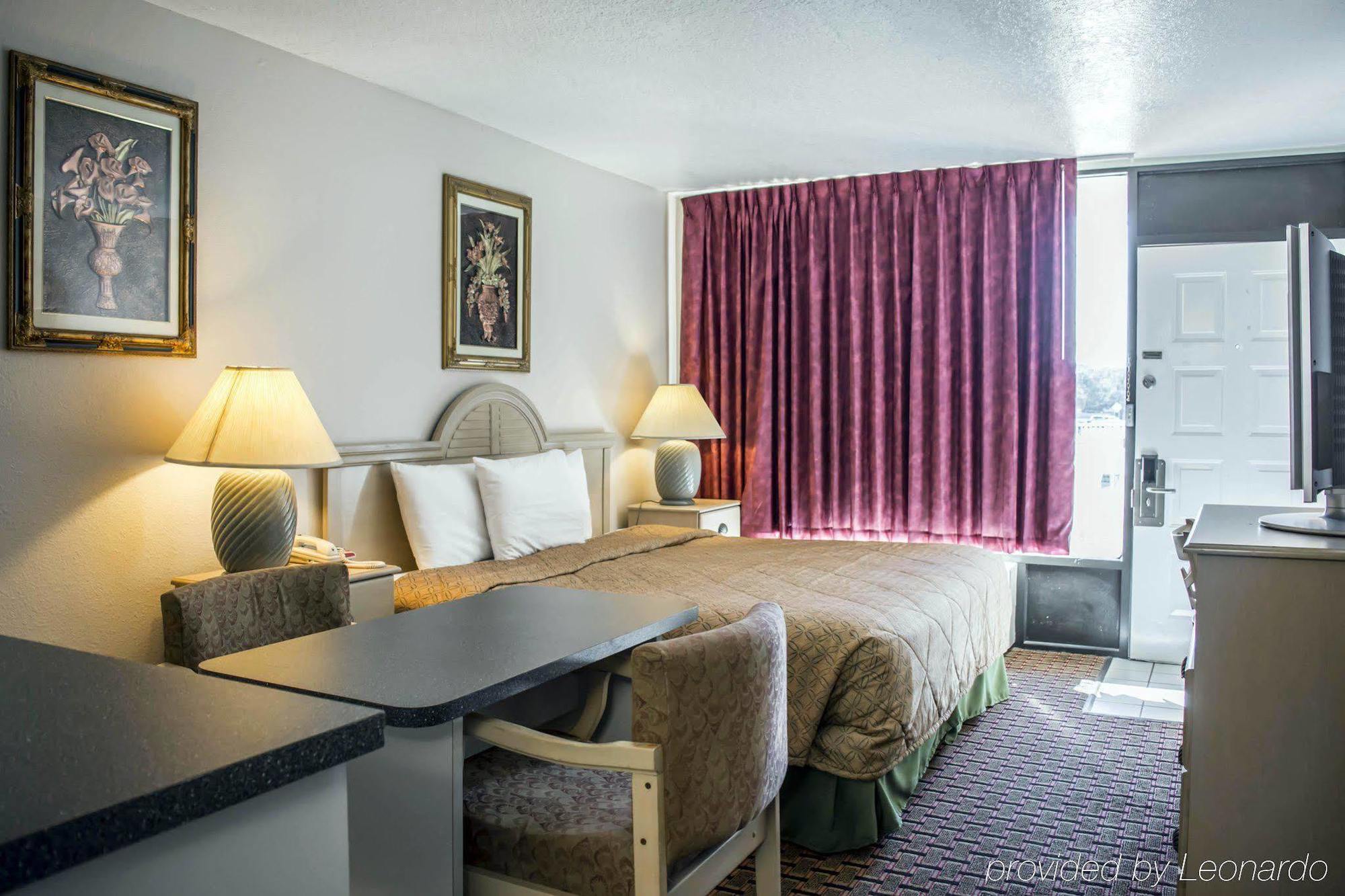 Rodeway Inn New Port Richey Extérieur photo